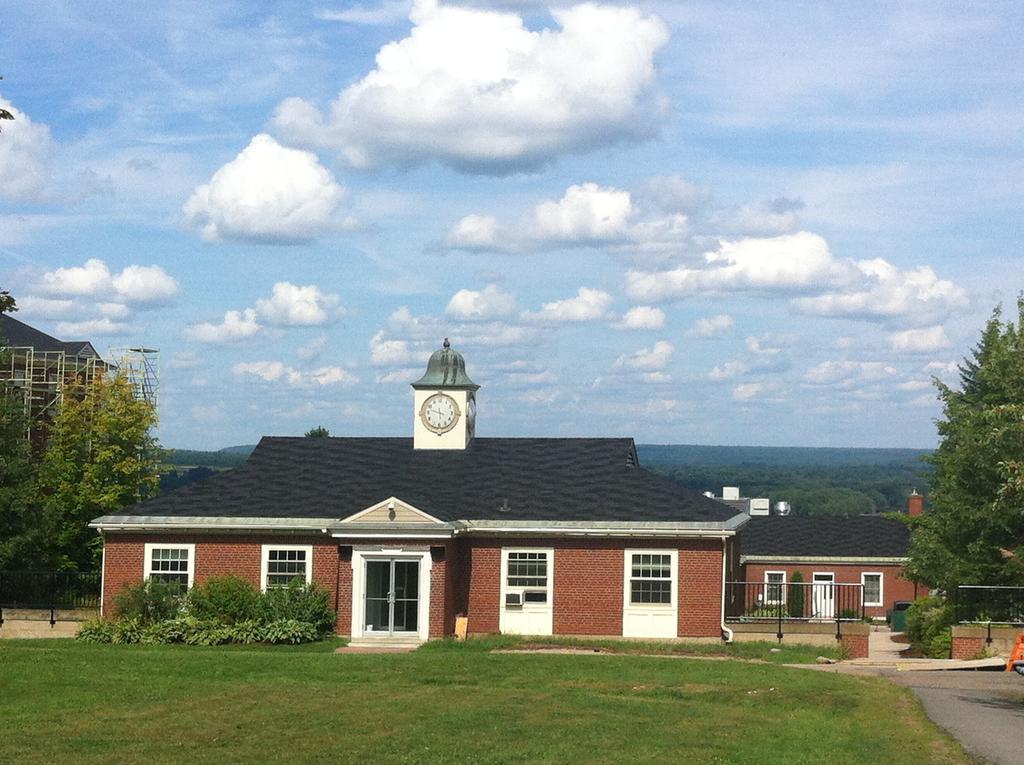 Unb Fredericton Accommodations Exterior photo