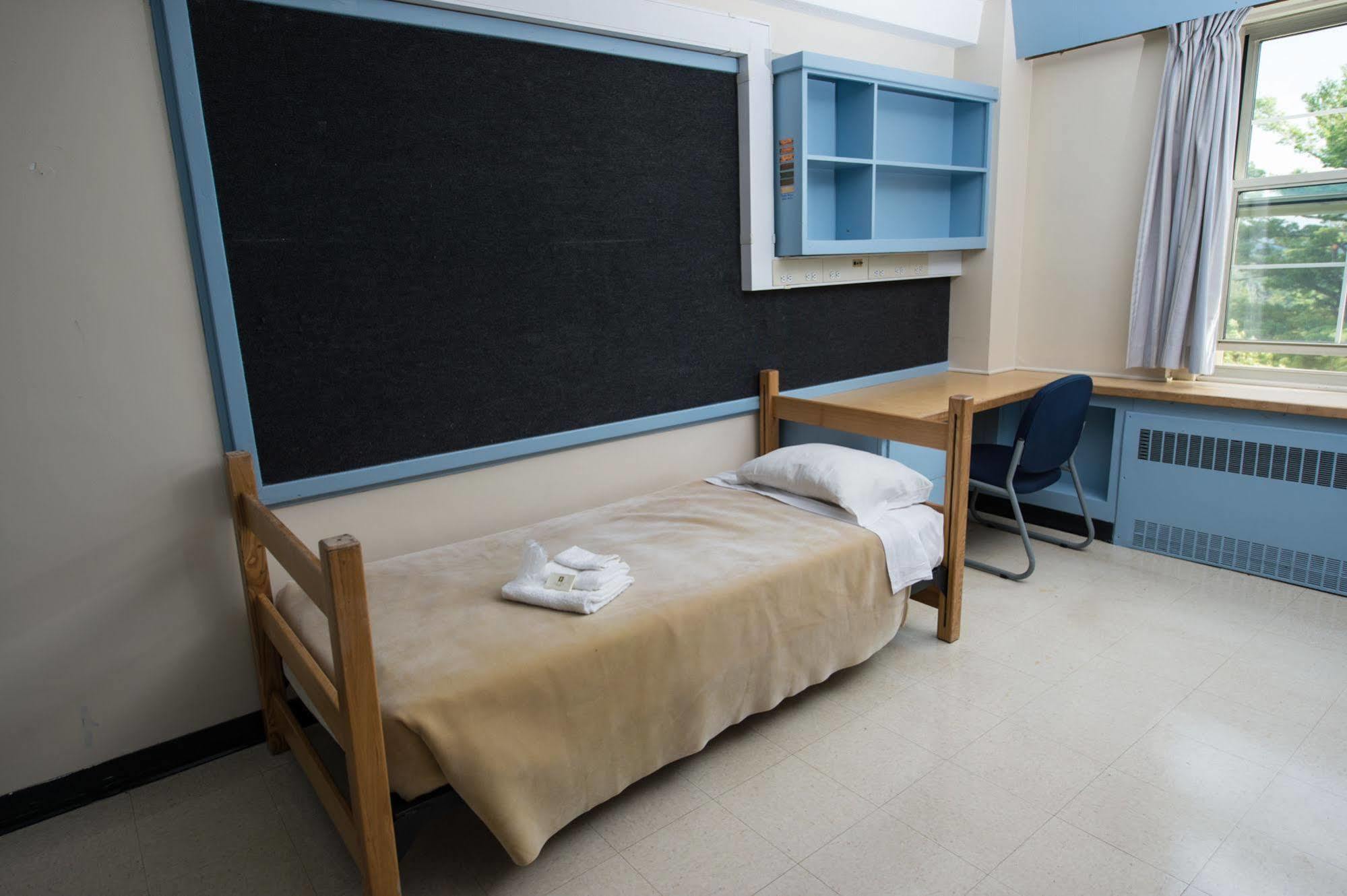 Unb Fredericton Accommodations Exterior photo